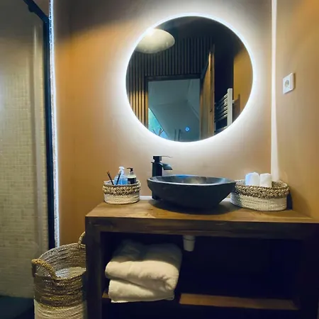 Le Hameau Arribas Bed & Breakfast *